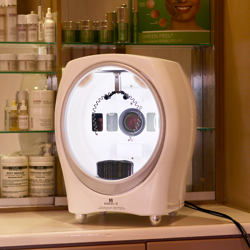 Janus-II skin assessment machine at Janine's Skin & Laser Clinic, providing advanced skin analysis.